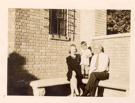 2 parents with child
